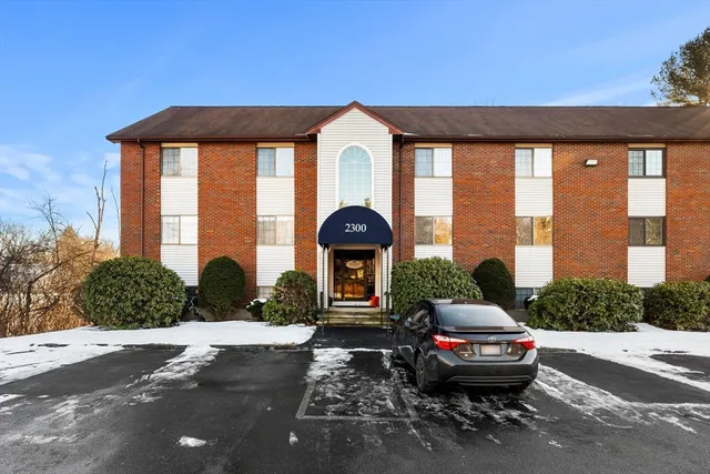 $289,999 | 2300 Skyline Drive, Unit 3, Lowell, MA 01854