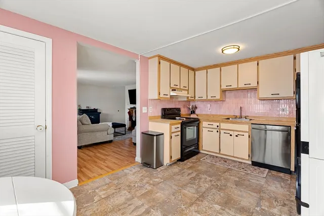 $289,999 | 2300 Skyline Drive, Unit 3, Lowell, MA 01854