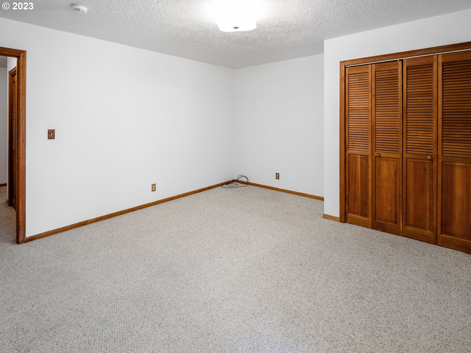 7304 Baseline Road Tillamook, OR 97141 - Photo 14 of 45 Owner's Suite Bedroom
