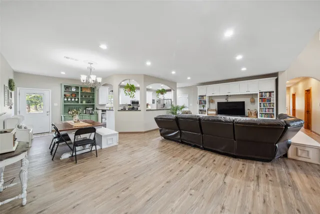 $699,000 | 740 Bridget Avenue, Buffalo, TX 75831