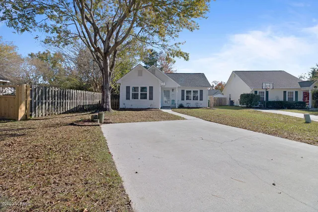 $2,300 | 3815 Antelope Trail, Wilmington, NC 28409