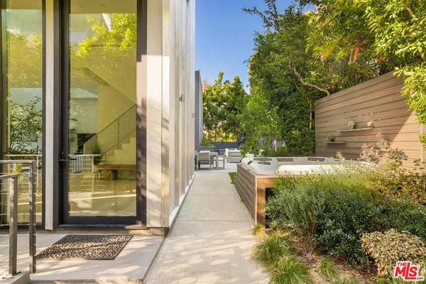 $13,000 | 4118 Wade Street, Los Angeles, CA 90066