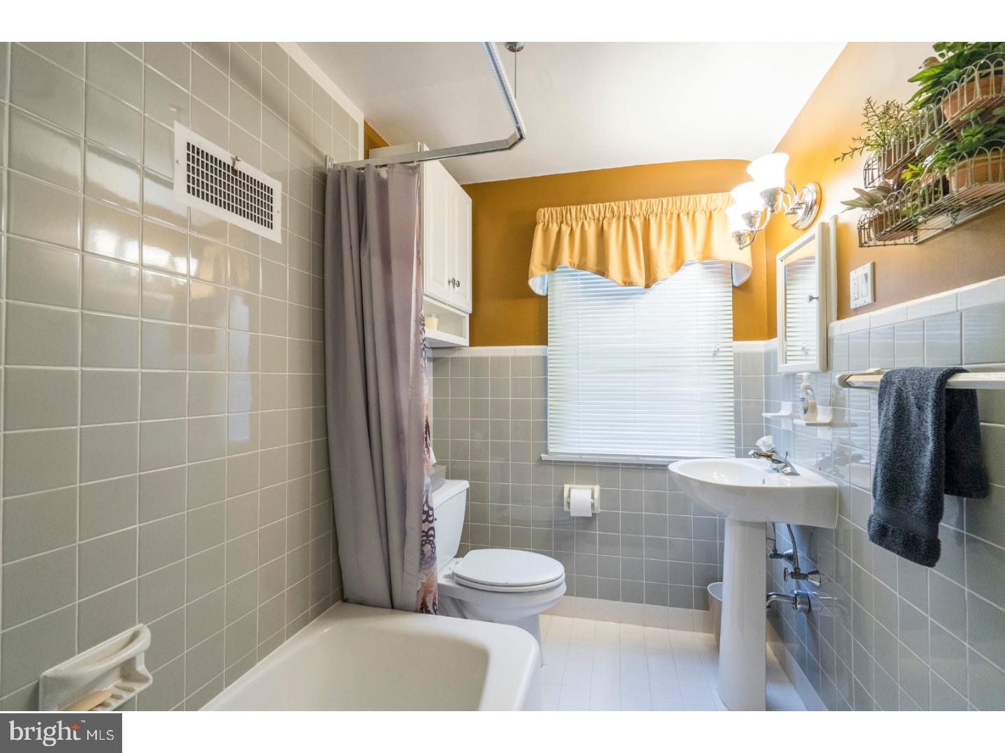 216 Brookhaven Road Wallingford, PA 19086 - Photo 15 of 21 Bathroom