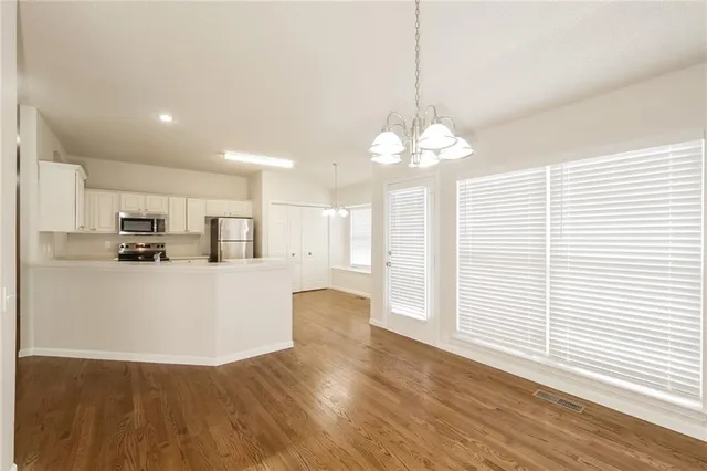 $2,595 | 2121 Southeast 7th Street, Lee's Summit, MO 64063