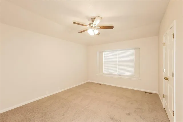 $2,595 | 2121 Southeast 7th Street, Lee's Summit, MO 64063