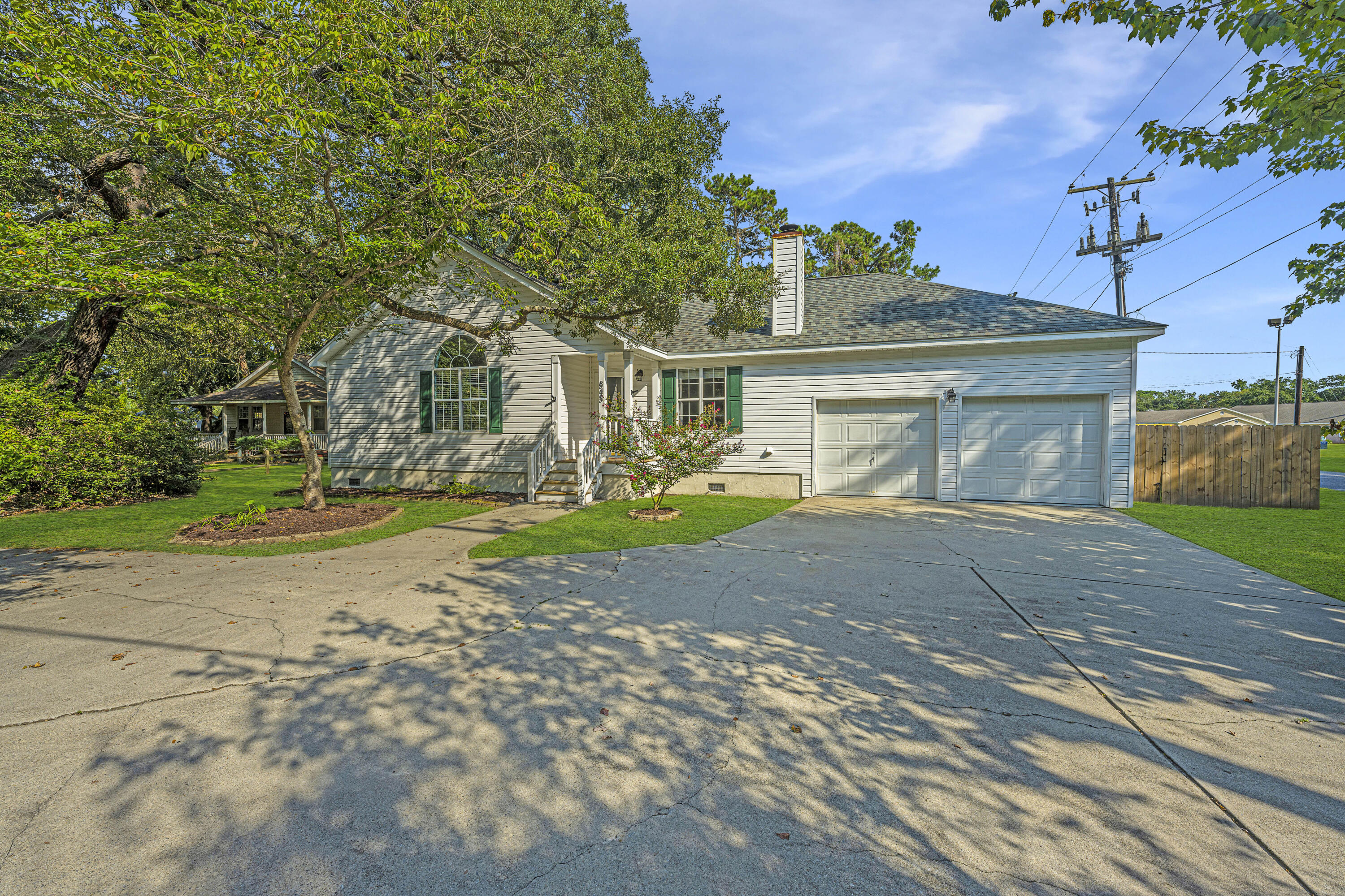 845 Fort Johnson Road Charleston, SC 29412 - Photo 3 of 28 3-Front1