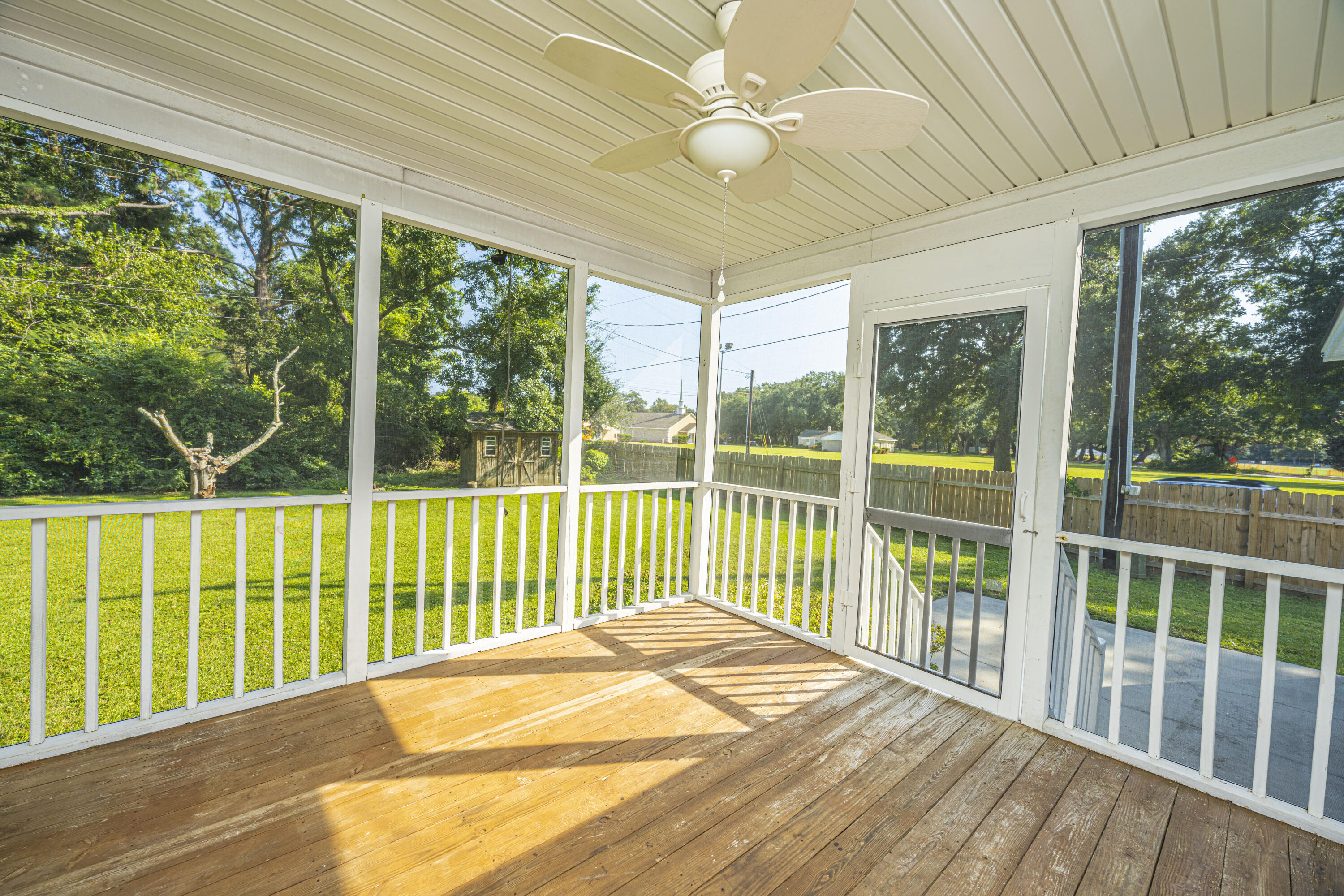 845 Fort Johnson Road Charleston, SC 29412 - Photo 22 of 28 22-Screened Porch1
