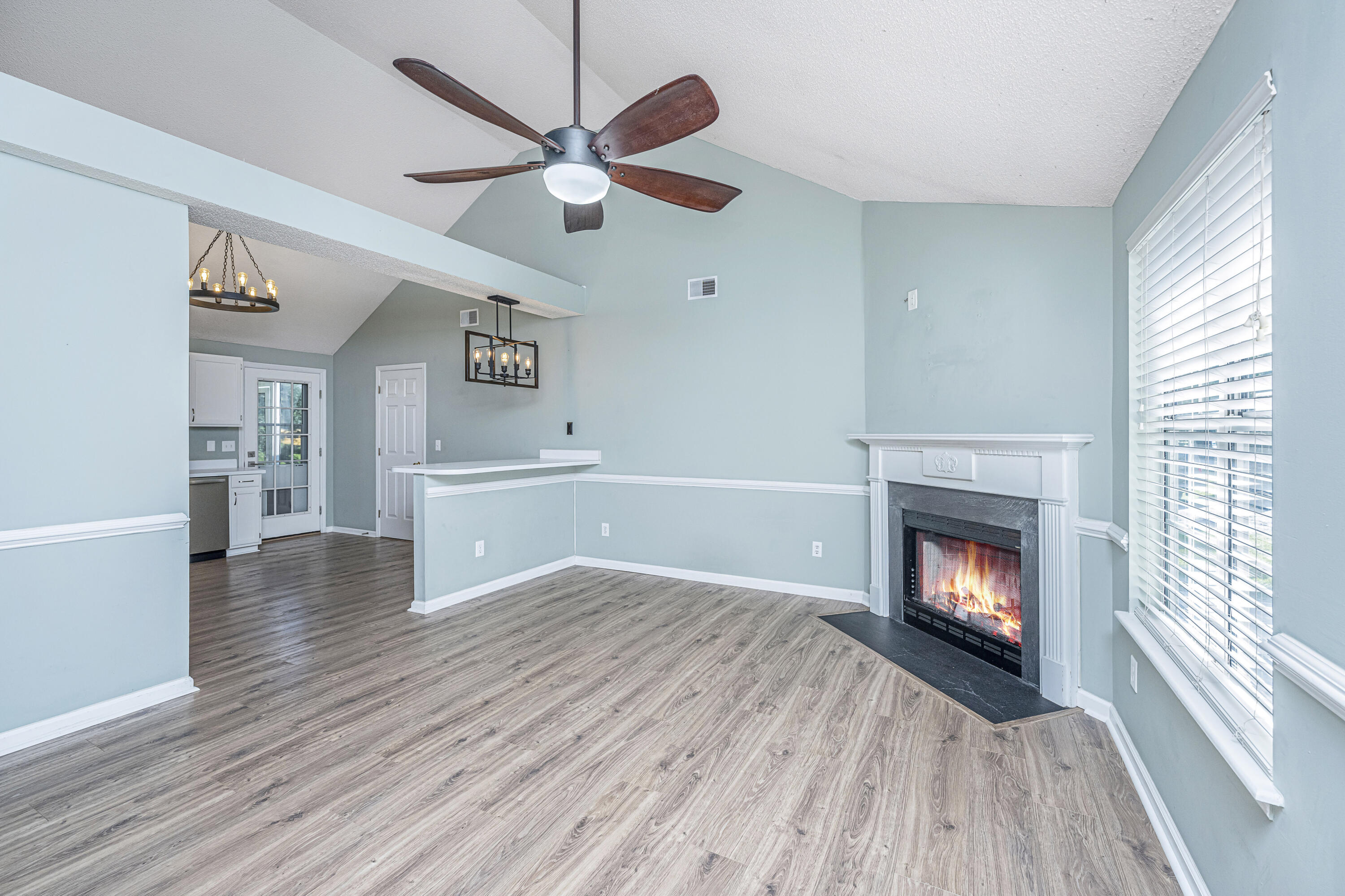 845 Fort Johnson Road Charleston, SC 29412 - Photo 5 of 28 5-LR-Kitchen2