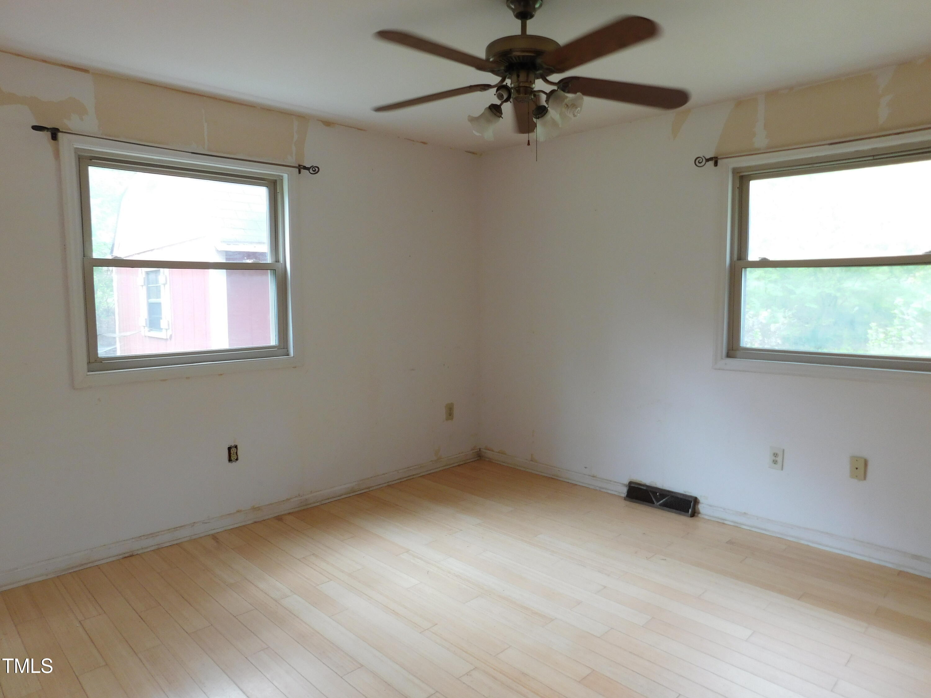 1133 Horseshoe Road Durham, NC 27703 - Photo 20 of 36 DSCN2710