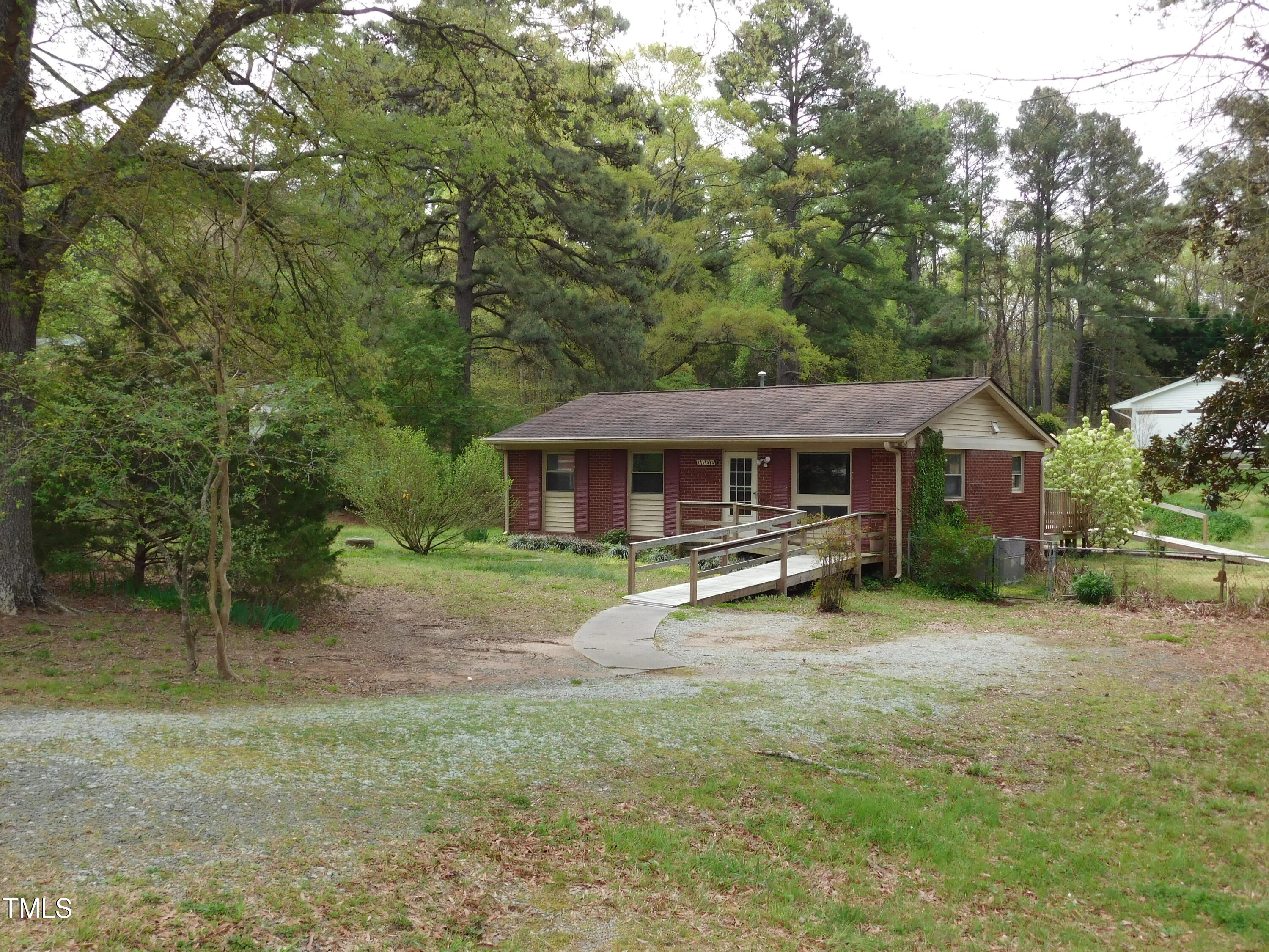 1133 Horseshoe Road Durham, NC 27703 - Photo 5 of 36 DSCN2709