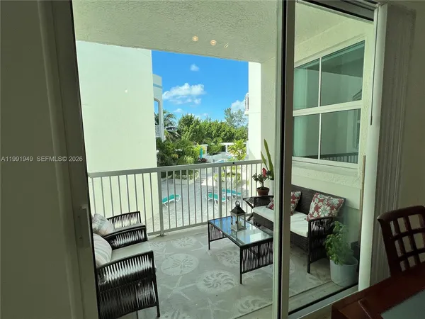 $3,900 | 9172 Collins Avenue, Unit 305, Surfside, FL 33154