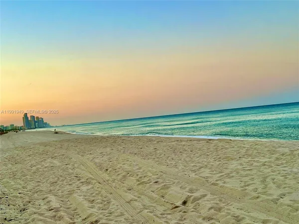 $3,900 | 9172 Collins Avenue, Unit 305, Surfside, FL 33154