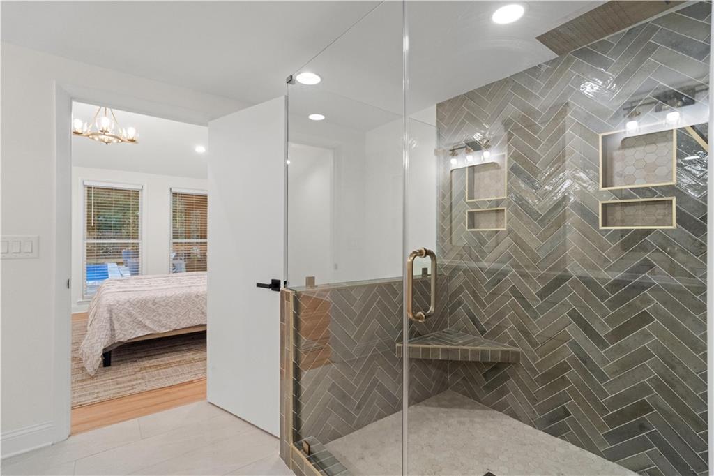 511 Boulevard Heights Calhoun, GA 30701 - Photo 27 of 69 a bathroom with a shower