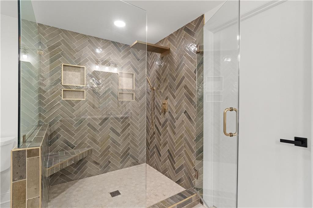 511 Boulevard Heights Calhoun, GA 30701 - Photo 28 of 69 a bathroom with a shower and a tub