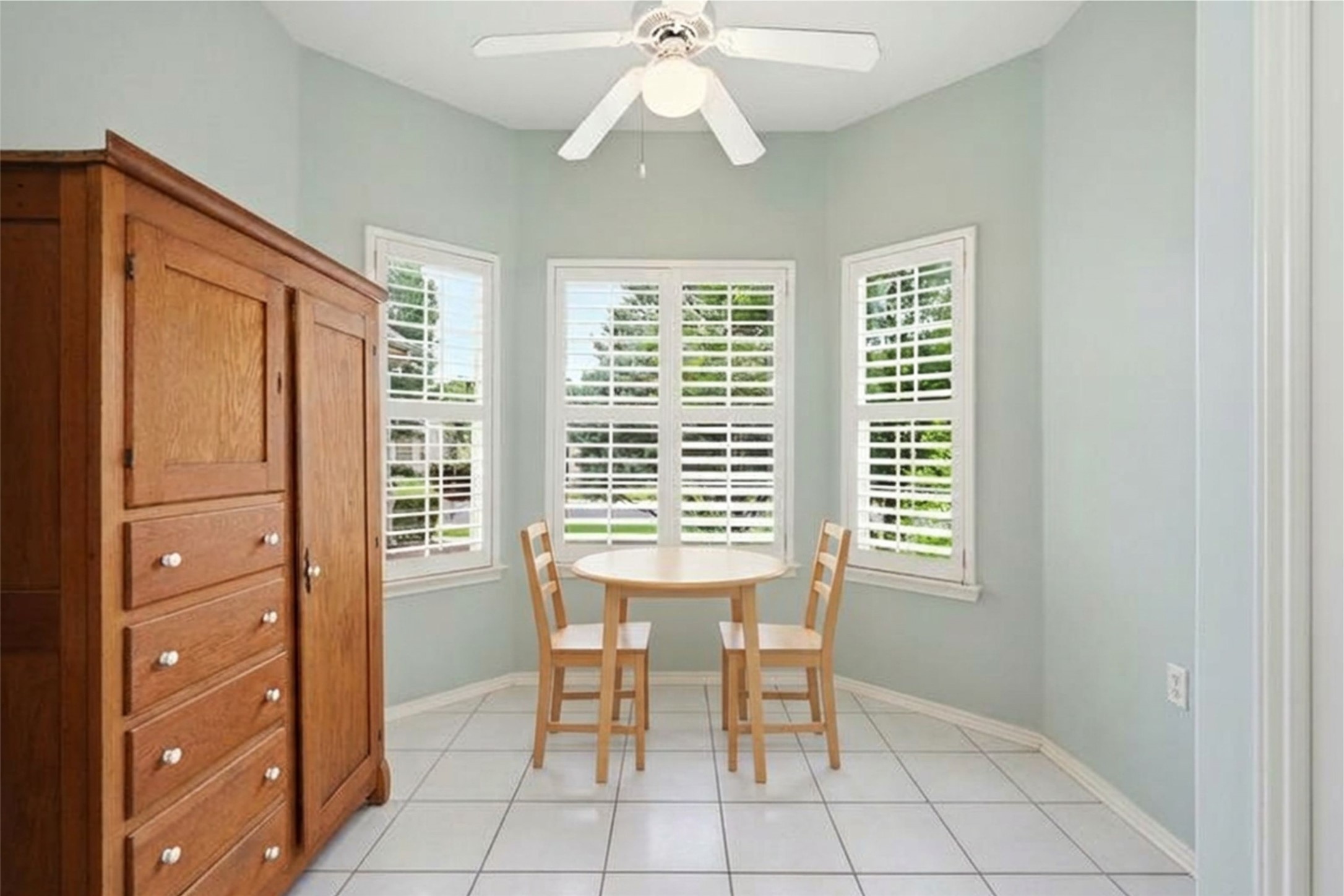 117 Whitewing Way Georgetown, TX 78633 - Photo 9 of 27 A well-lit breakfast nook offers serene bay windows, creating an inviting space for morning meals. (virtually staged)