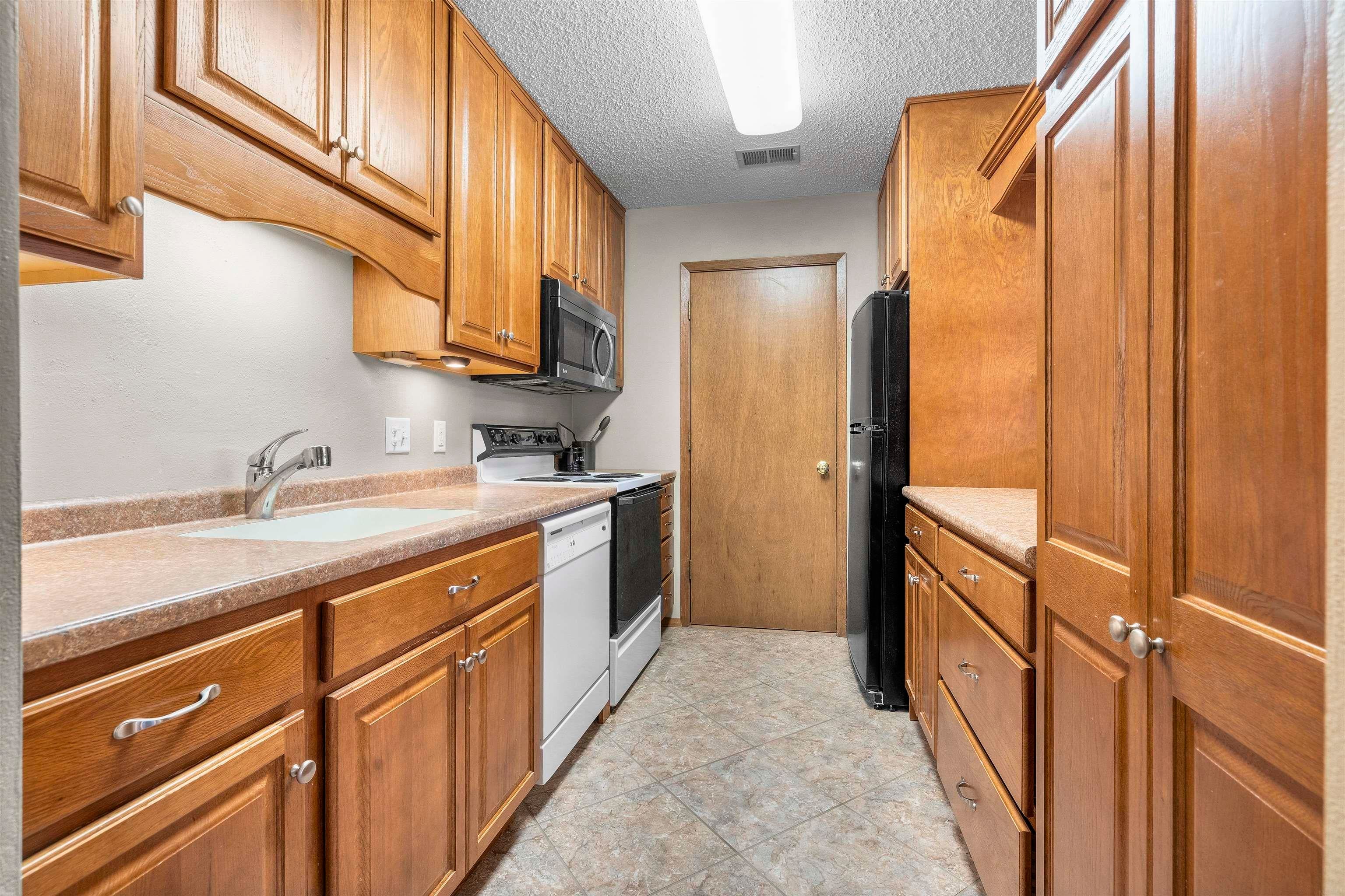 3917 Bradley Road, Unit H Waterloo, IA 50701 - Photo 11 of 17 Gallery Image 11