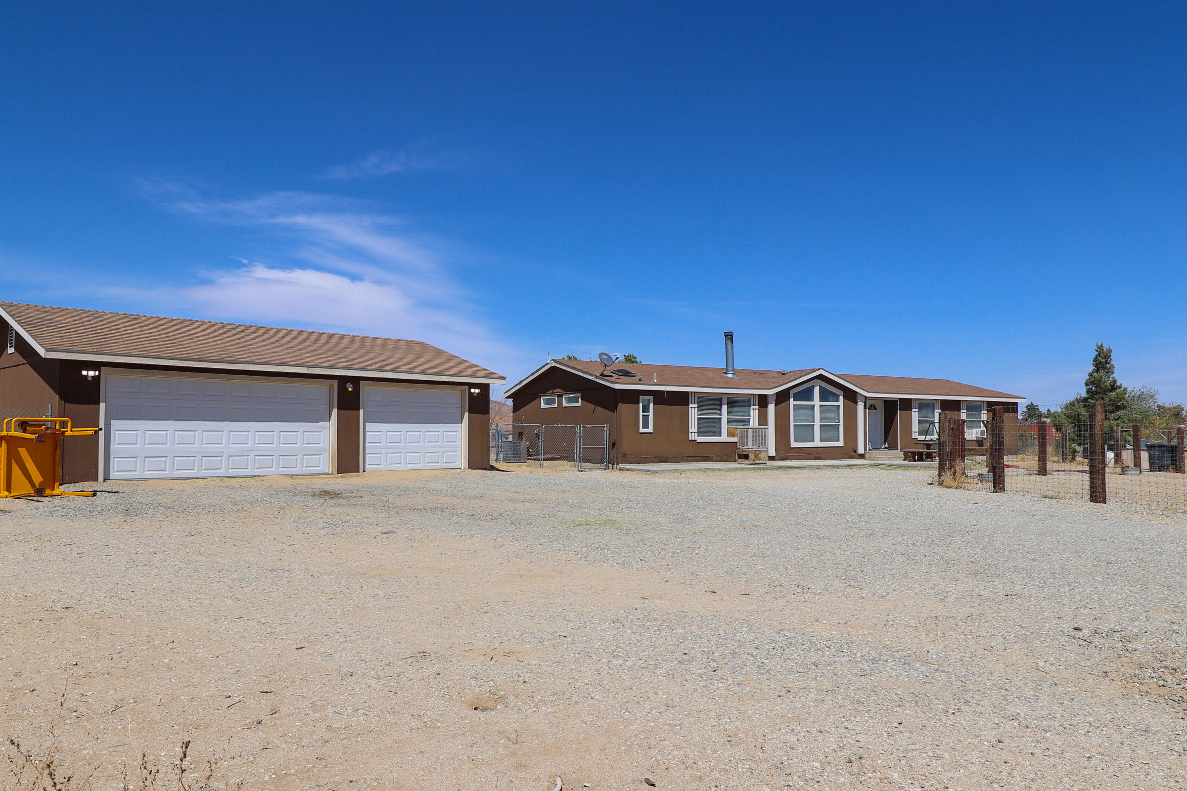 4647 Montiverde Road Mojave, CA 93501 - Photo 1 of 30 a front view of a house with a yard and garage