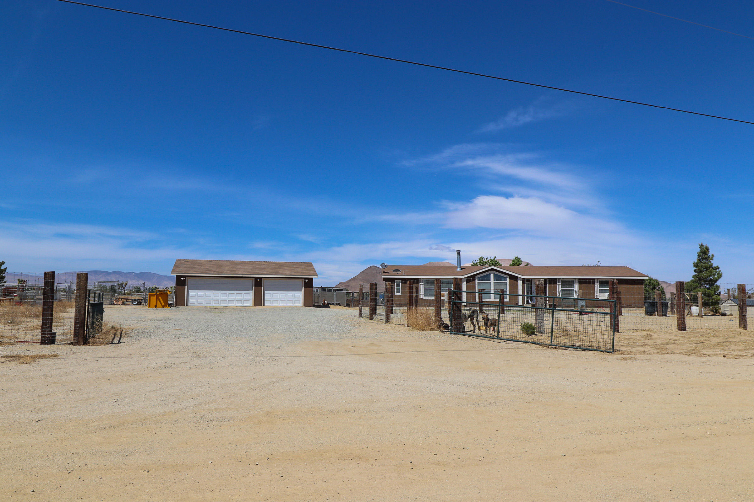 4647 Montiverde Road Mojave, CA 93501 - Photo 2 of 30 a view of a balcony with chairs