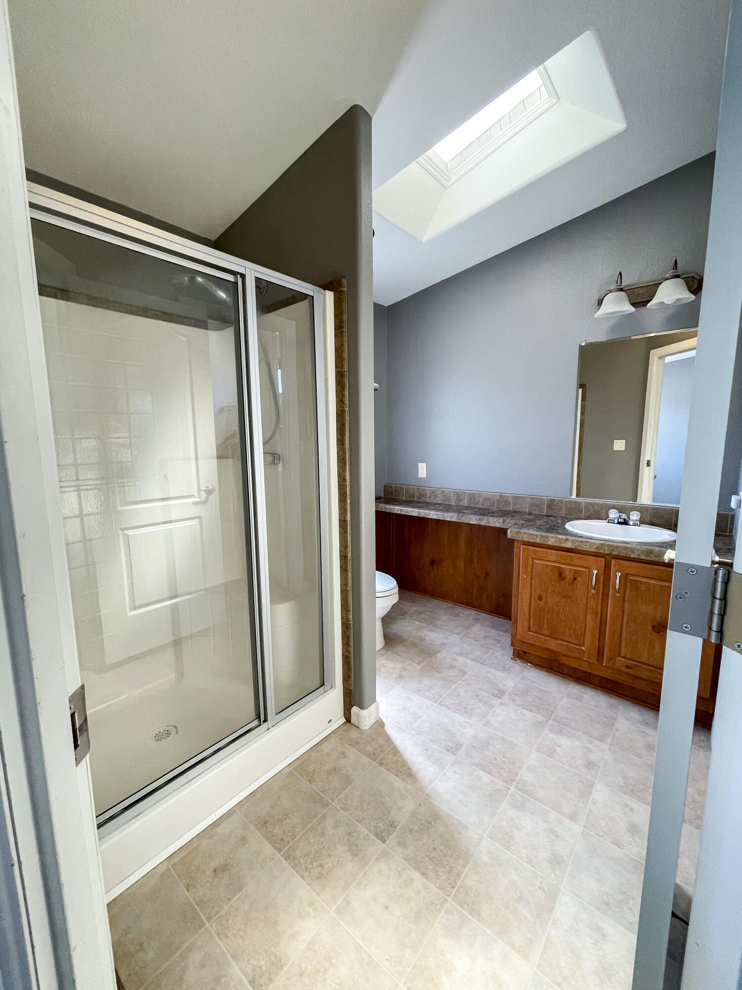 4647 Montiverde Road Mojave, CA 93501 - Photo 14 of 30 a view of a bathroom with a tub and shower