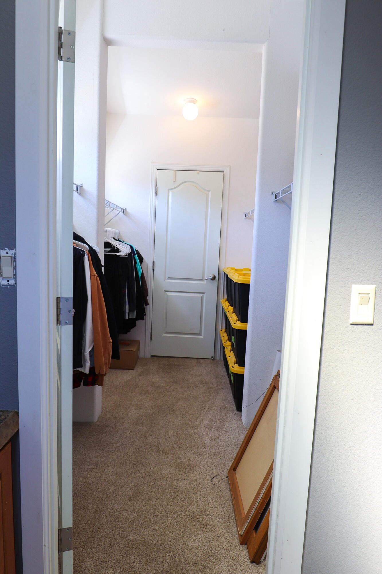 4647 Montiverde Road Mojave, CA 93501 - Photo 16 of 30 a view of walk in closet
