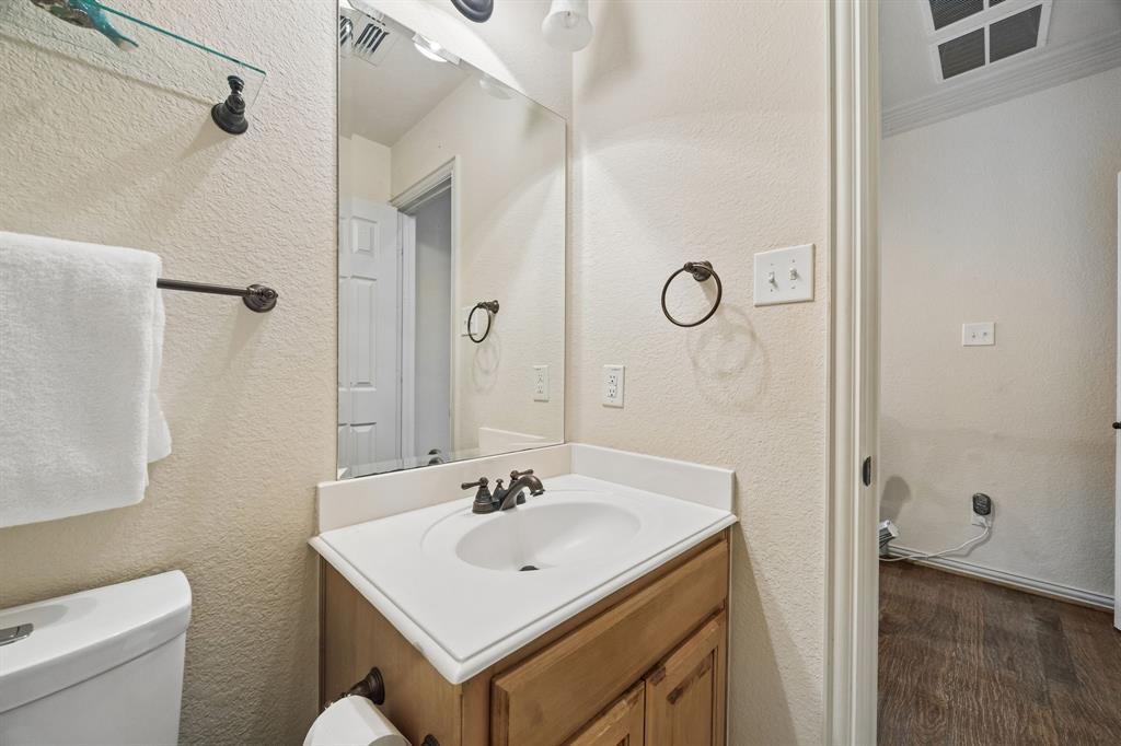 5802 Corinth Chapel Road Parker, TX 75002 - Photo 29 of 40 Second floor powder room.