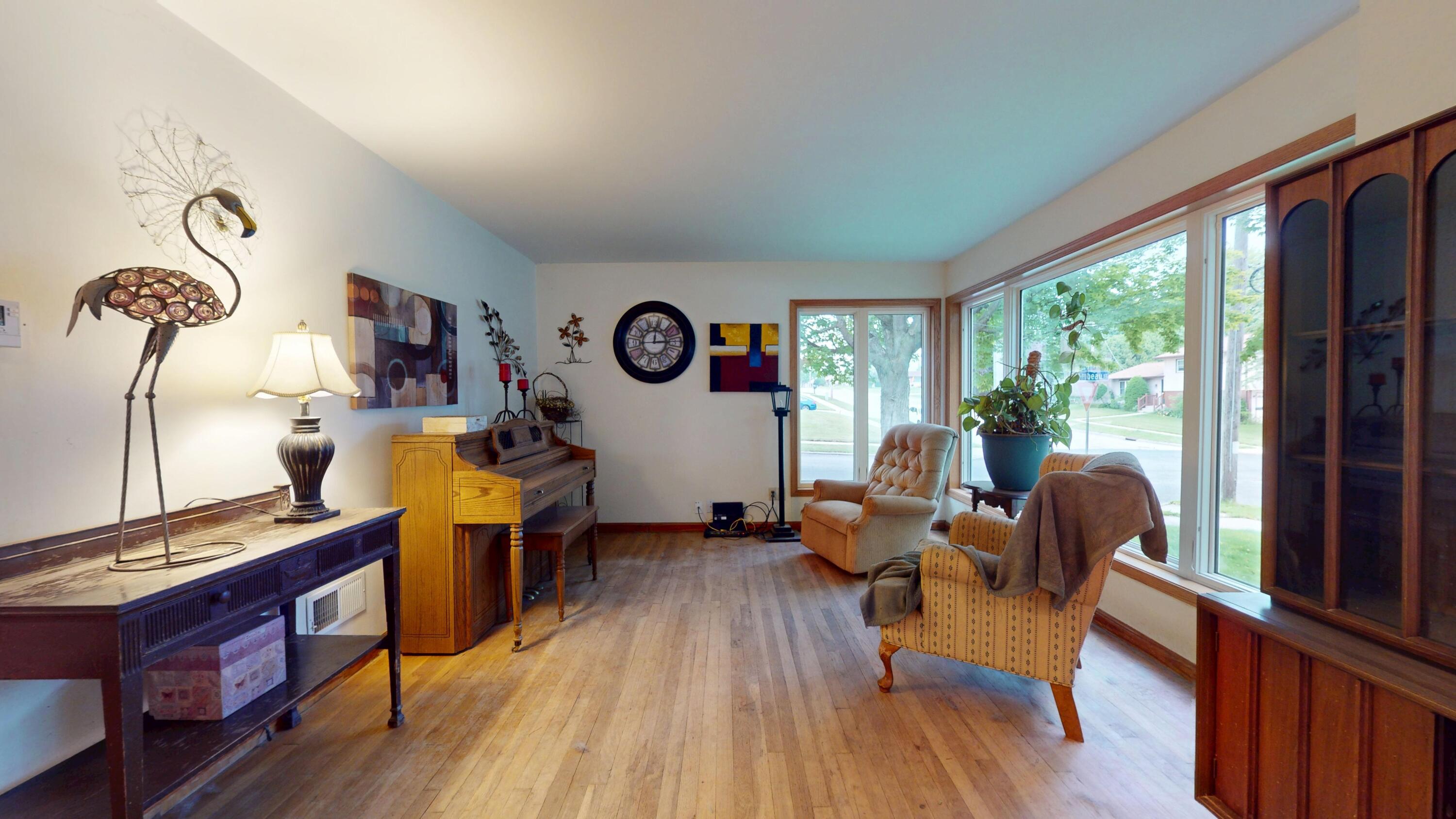 2402 South 9th Street Manitowoc, WI 54220 - Photo 25 of 29 Living Room