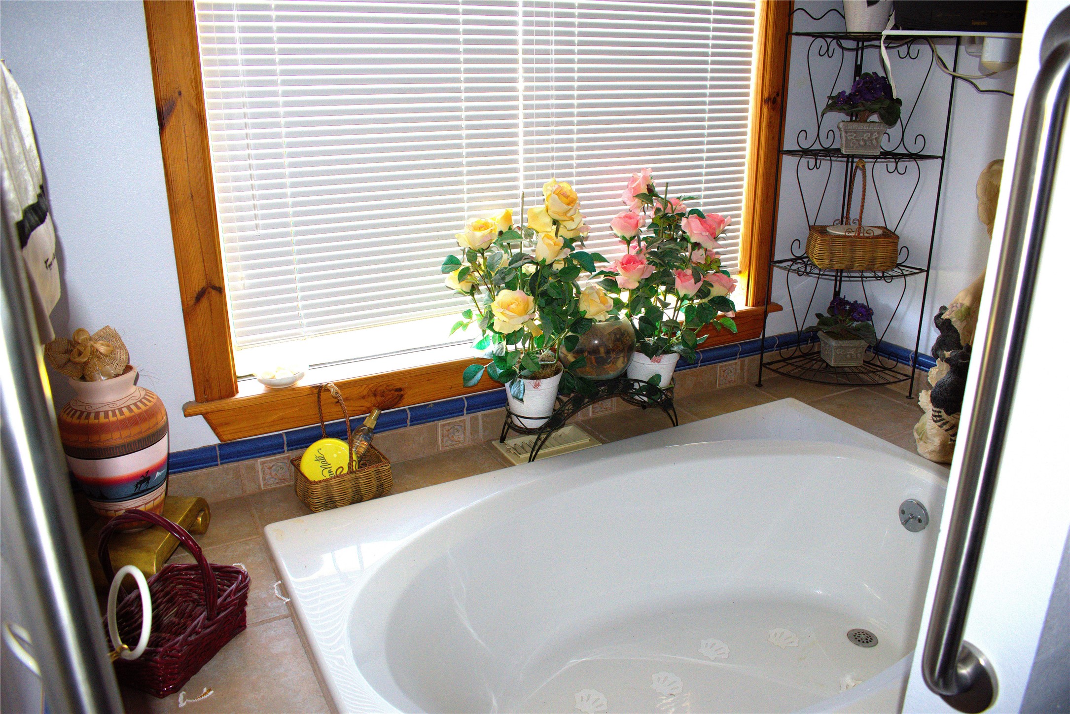 1657 County Road Sargent, TX 77414 - Photo 43 of 46 Awesome garden tub - no JETS to worry about