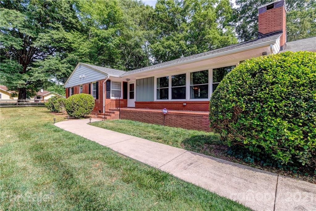 303 West Old Post Road Cherryville, NC 28021 - Photo 4 of 25 Gallery Image 4