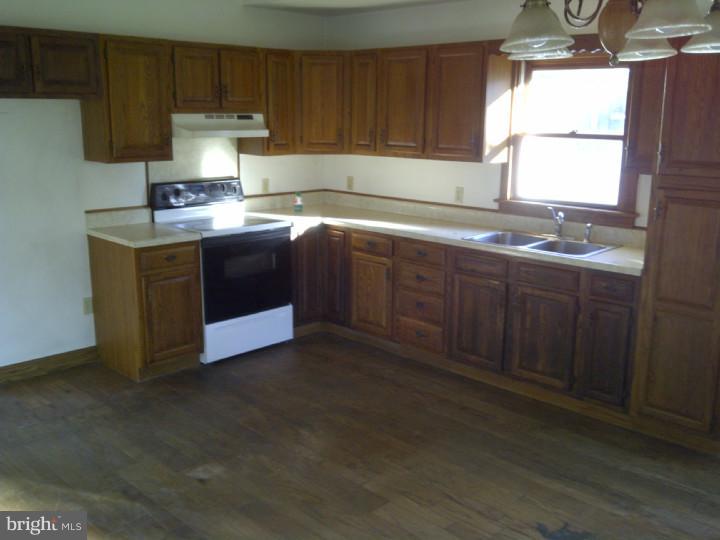 1602 Spruce Grove Road Oxford, PA 19363 - Photo 3 of 11 Kitchen
