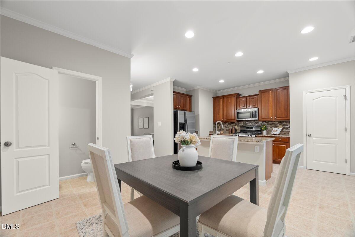 6733 Middleboro Drive Raleigh, NC 27612 - Photo 9 of 21 34-P1112001