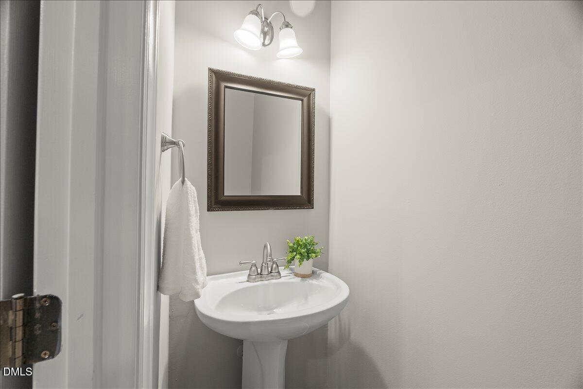 6733 Middleboro Drive Raleigh, NC 27612 - Photo 10 of 21 39-P1112011