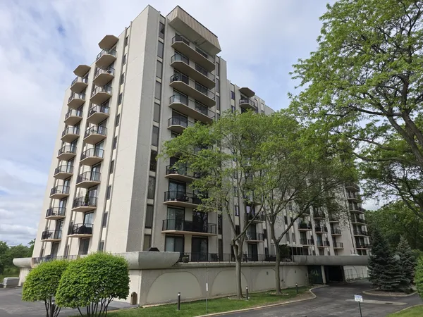 $234,000 | 190 South Wood Dale Road, Unit 208, Wood Dale, IL 60191