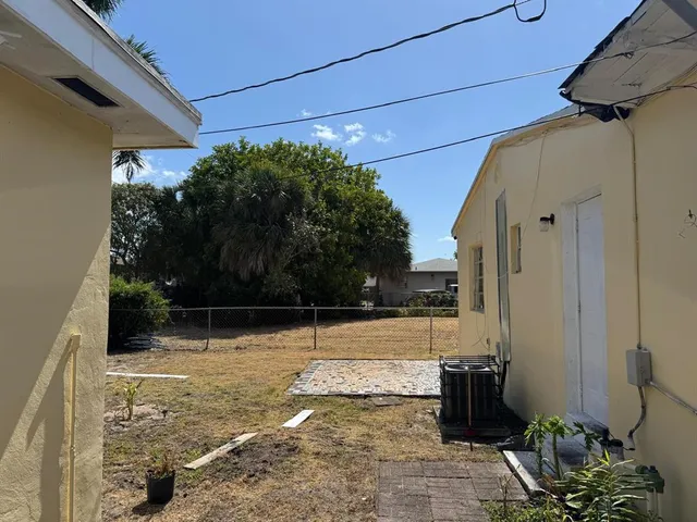 a view of a backyard of the house