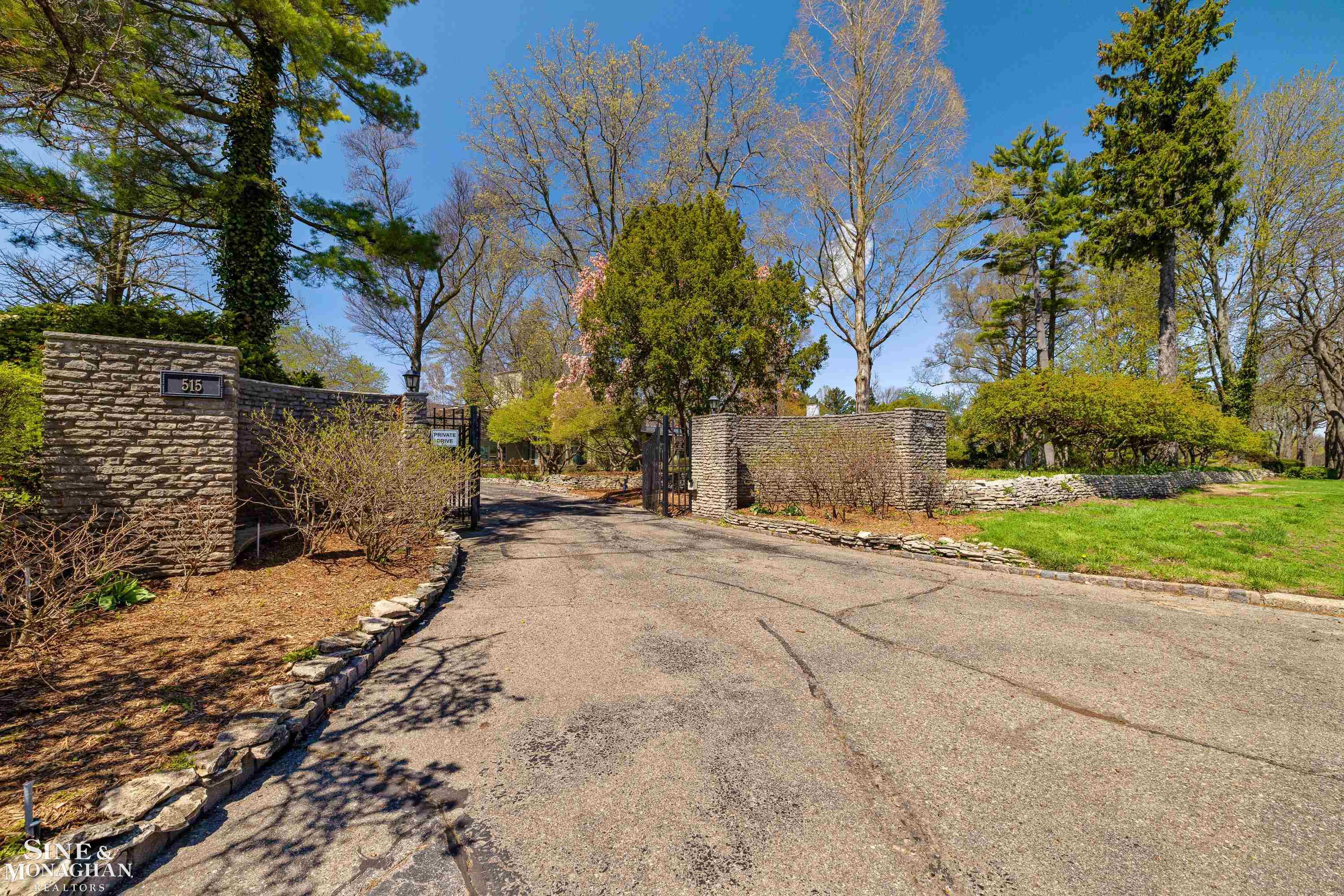 515 Lake Shore Road Grosse Pointe Shores, MI 48236 - Photo 2 of 97
