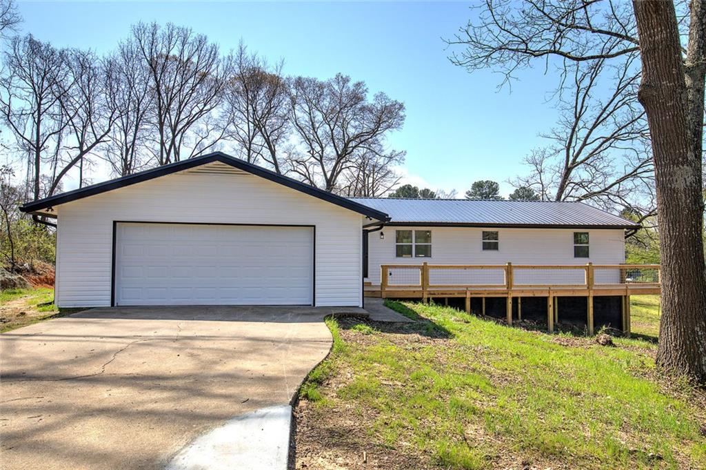 516 Baxter Road Southeast Calhoun, GA 30701 - Photo 2 of 47 a front view of a house with a yard