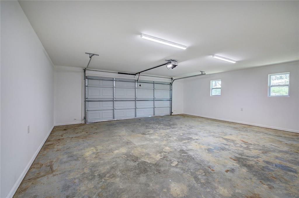 516 Baxter Road Southeast Calhoun, GA 30701 - Photo 36 of 47 a view of a garage