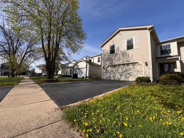 $3,200 | 1661 Estate Circle, Unit 1661, Naperville, IL 60565