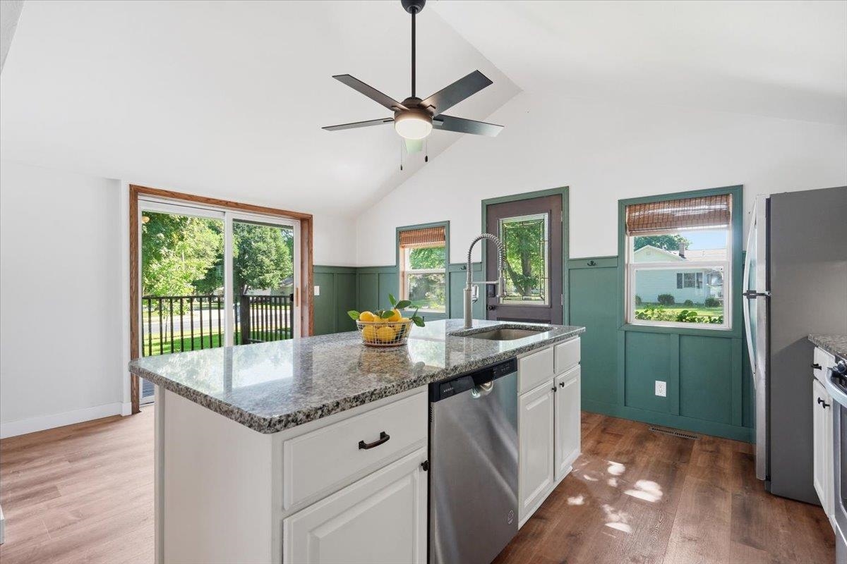 1102 Grant Street Fort Atkinson, WI 53538 - Photo 7 of 39