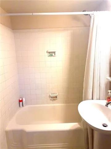 $1,395 | 1205 St Charles Avenue, Unit 1202, New Orleans, LA 70130