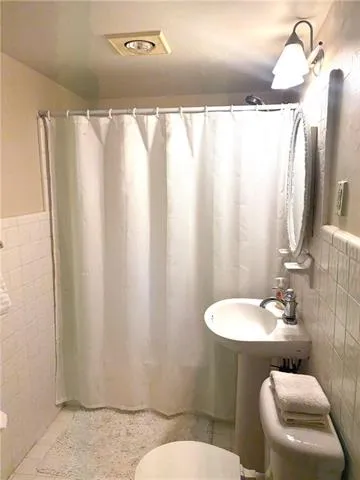 $1,395 | 1205 St Charles Avenue, Unit 1202, New Orleans, LA 70130