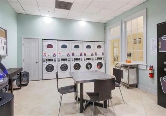 $1,395 | 1205 St Charles Avenue, Unit 1202, New Orleans, LA 70130