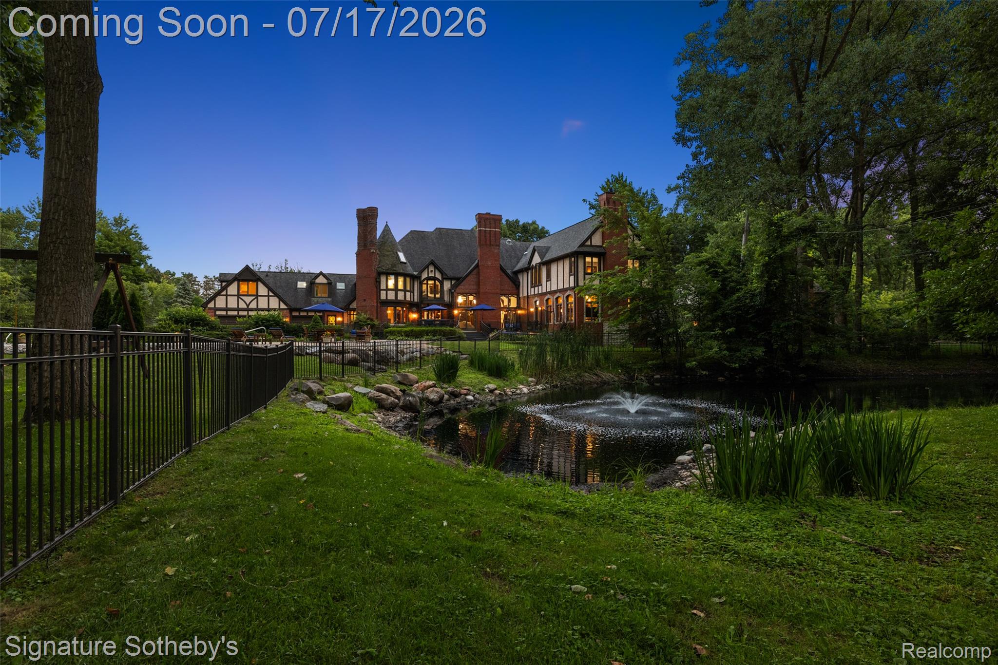 1235 Westview Road Bloomfield Hills, MI 48304 - Photo 2 of 77 197-1235 Westview-197.jpg