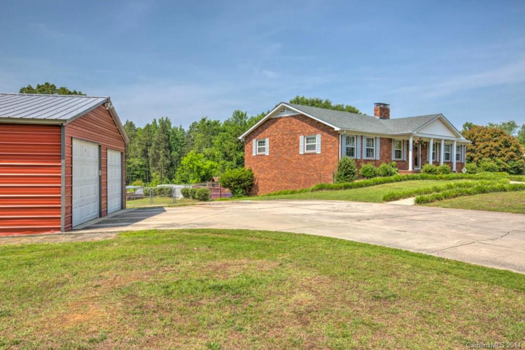 2530 Starnes Road Charlotte, NC 28214 - Photo 5 of 24 Gallery Image 5