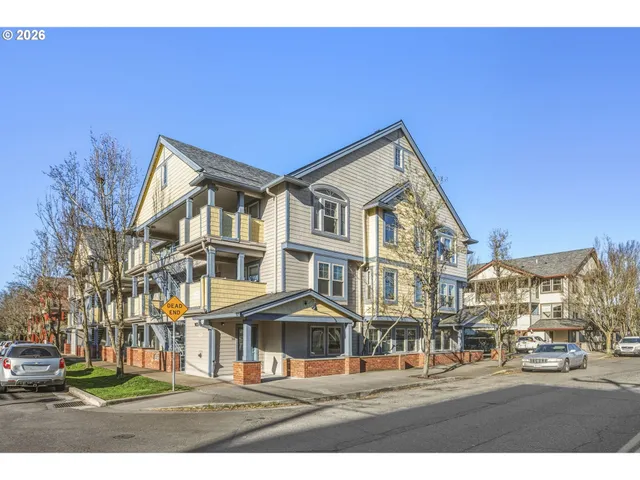$189,900 | 9837 Northeast Irving Street, Unit 302, Portland, OR 97220