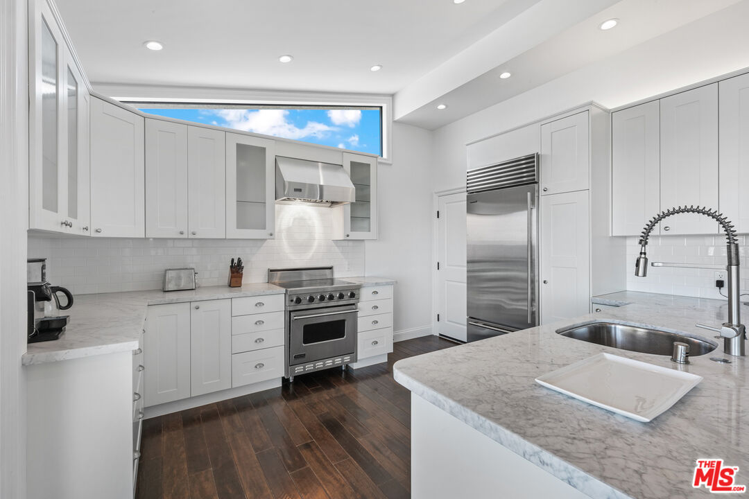 6801 Shearwater Lane Malibu, CA 90265 - Photo 11 of 33 a kitchen with a stove a sink and a refrigerator