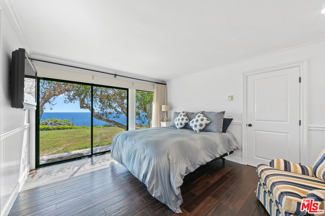 6801 Shearwater Lane Malibu, CA 90265 - Photo 20 of 33 a bed sitting in a bedroom next to a window