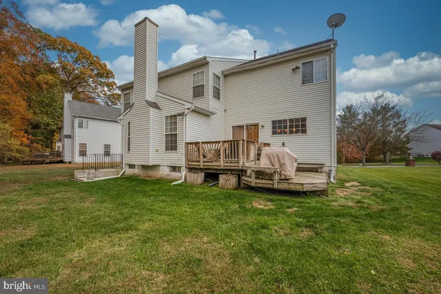 a view of a pathway of a park