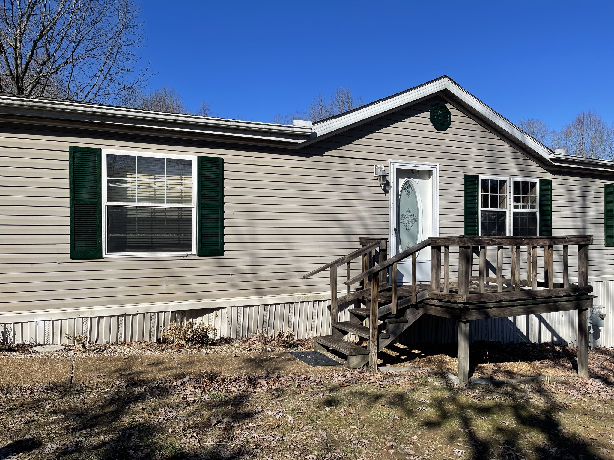 1860 Arlington Ridge Road Erin, TN 37061 - Photo 1 of 1 a front view of a house with balcony