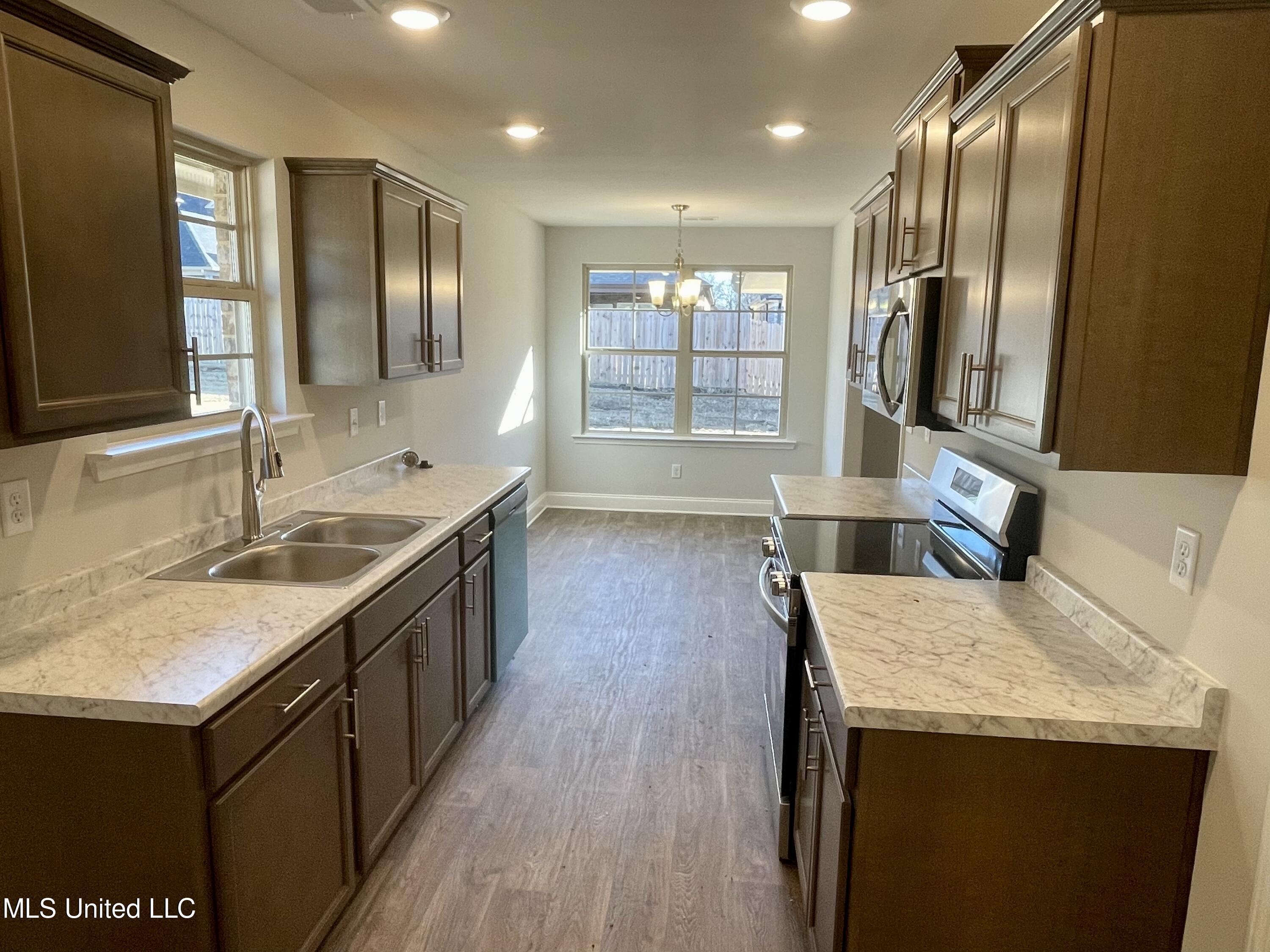 1525 Reece Drive South Southaven, MS 38671 - Photo 7 of 12 069A2B6D-BDEE-42F2-BF82-00D154FA63F0