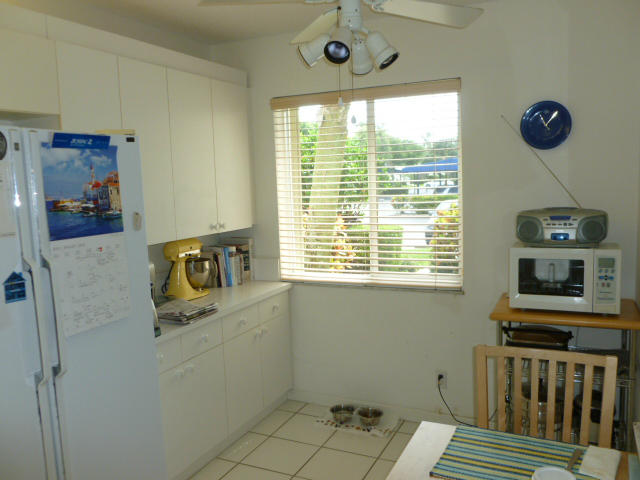 340 Northwest 67th Street, Unit 101 Boca Raton, FL 33487 - Photo 5 of 26 Kitchen